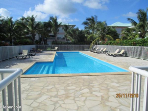 Appartement de 2 chambres a Saint Francois a 100 m de la plage avec vue sur la mer piscine partagee et jardin clos